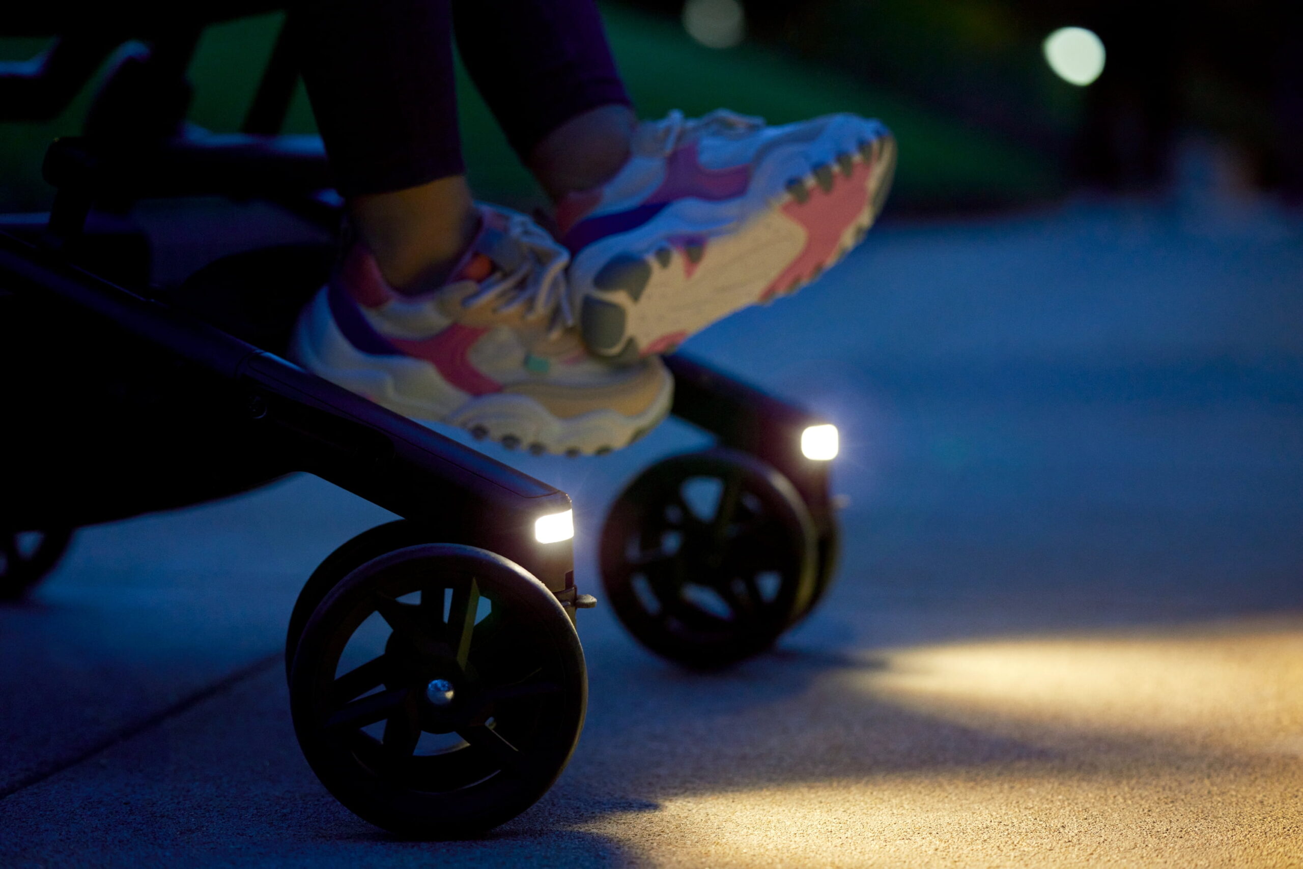 Munchkin Night Owl™ Folding Ultra Compact Travel Baby & Toddler Stroller with Lights, Black, Unisex - Image 3